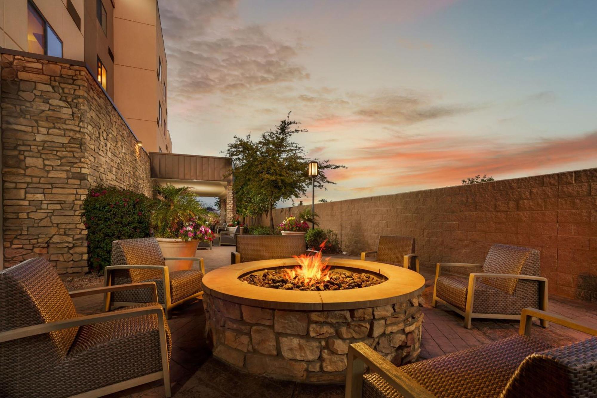Courtyard By Marriott Phoenix Mesa Gateway Airport Zewnętrze zdjęcie